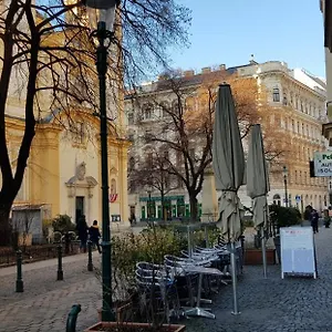 https://apartment-one-servitengasse.vienna-besthotels.com